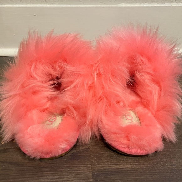 UGG Slippers - Picture 9 of 9